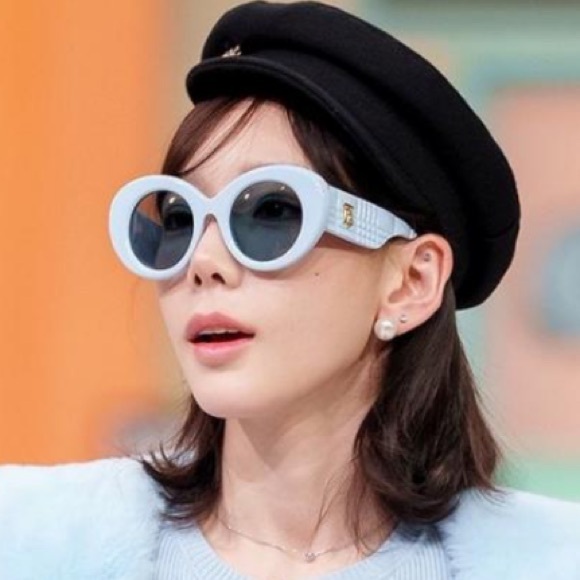 Burberry Sunglasses, New 240 - Picture 2 of 8